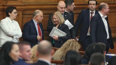 Демократична България ДБ получава дарения от физически лица всяко дарение