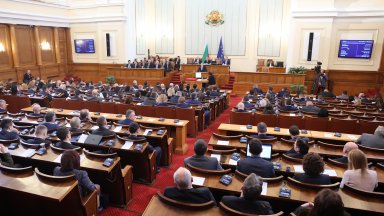 На извънредно заседание днес от 11 00 часа парламентът ще обсъди