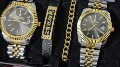 Иззети са огромни количества дрехи носещи запазени марки без разрешението