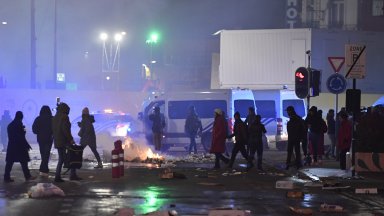 Полицията в Брюксел арестува около 100 души при сблъсъци избухнали