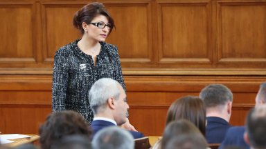 Депутатите намалиха коледната си ваканция с цяла седмица Без дебати и