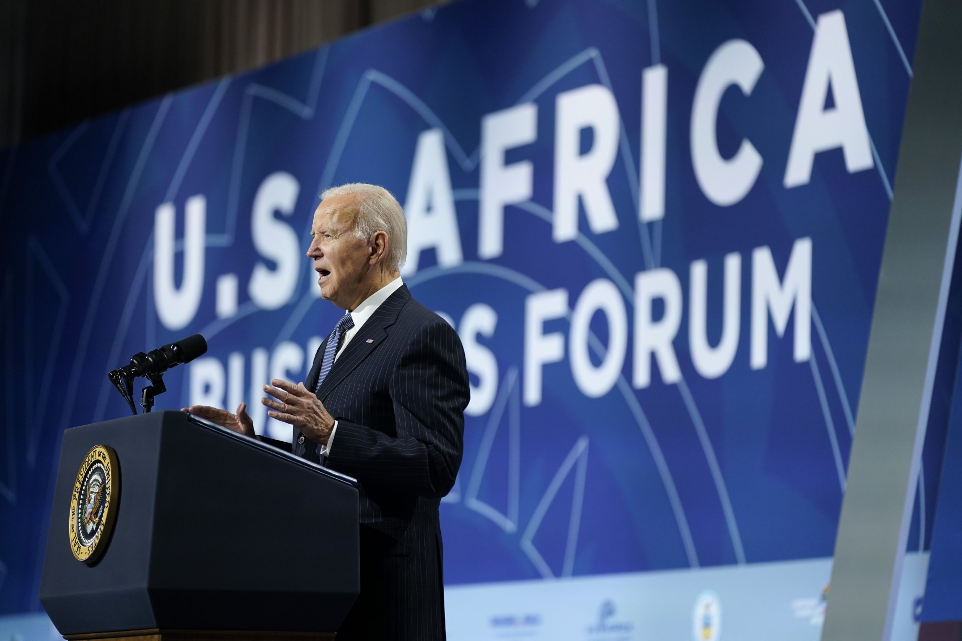 Джо Байдън говори пред африканските лидери на срещата САЩ - Африка