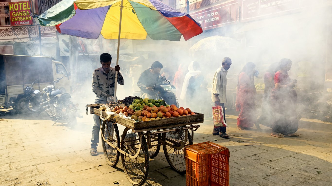 The Streets of Varanasi (Улиците на Варанаси)