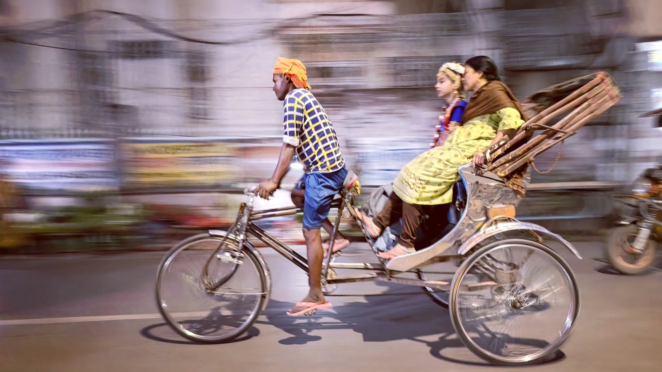A moving rickshaw (Движеща се рикша)