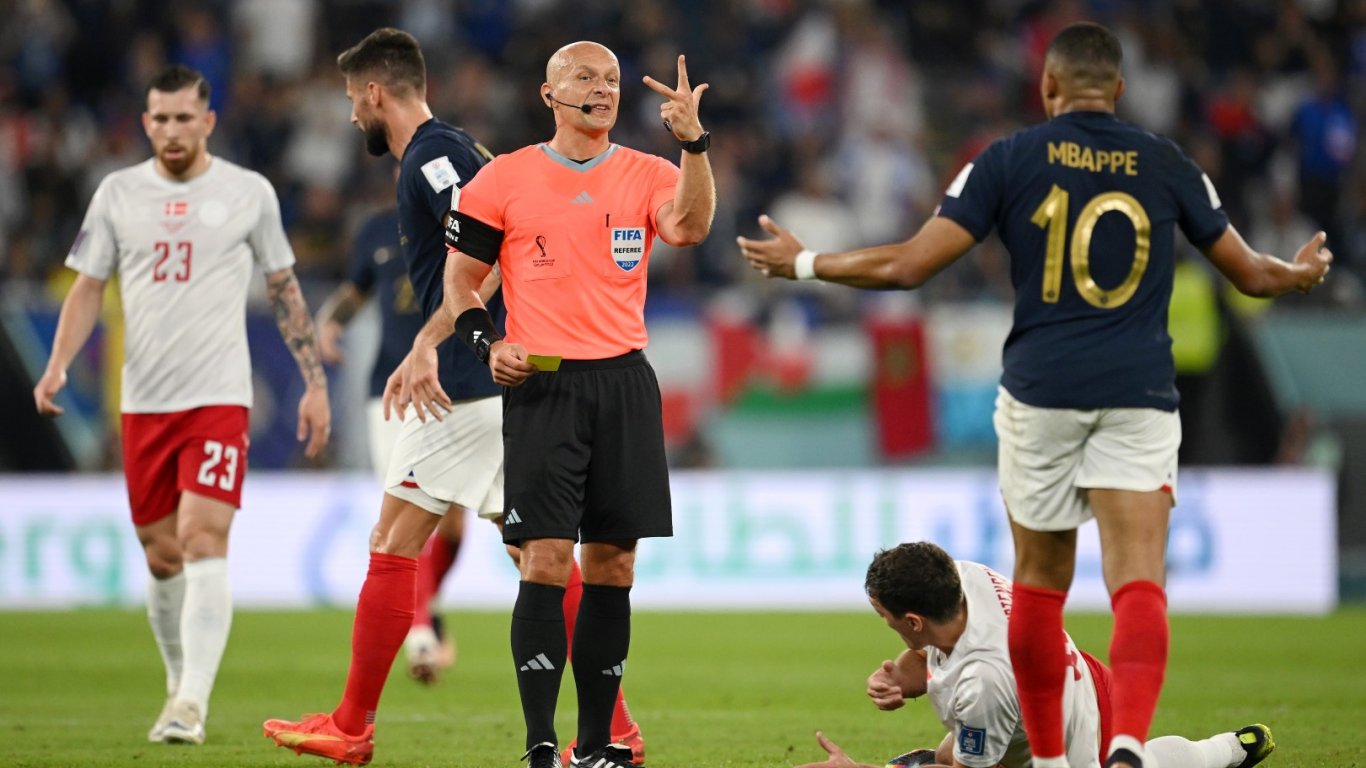 ФИФА реши: Поляк ще ръководи големия финал