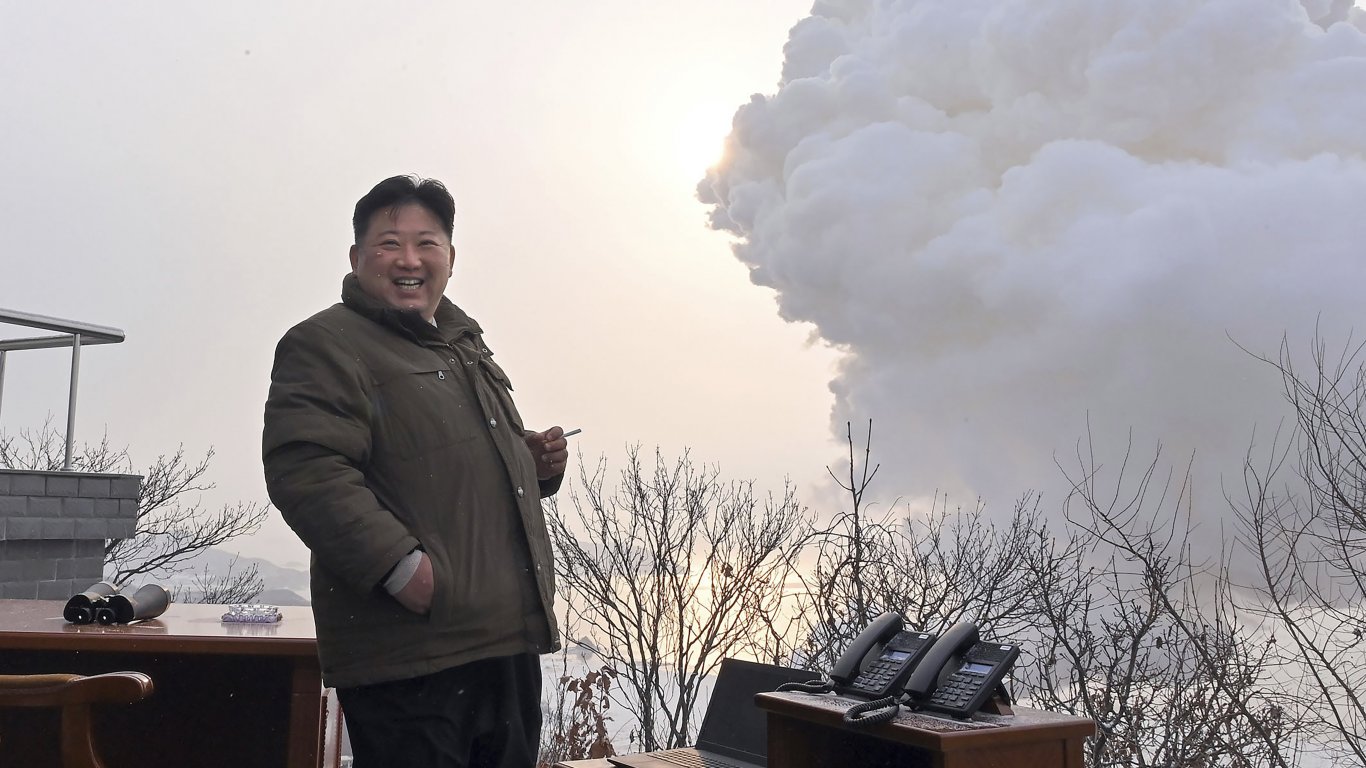 Северна Корея тества технология с твърдо гориво за изстрелване на ракети