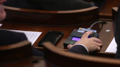 Обрат настъпи при гласуването в пленарната зала на двата законопроекта