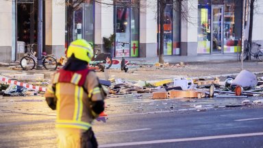 Гигантски аквариум издигнат в лобито на берлинския хотел Радисън Блу