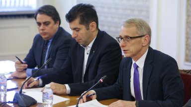 Няколко часа преди насрочената за следобед обща среща на партиите