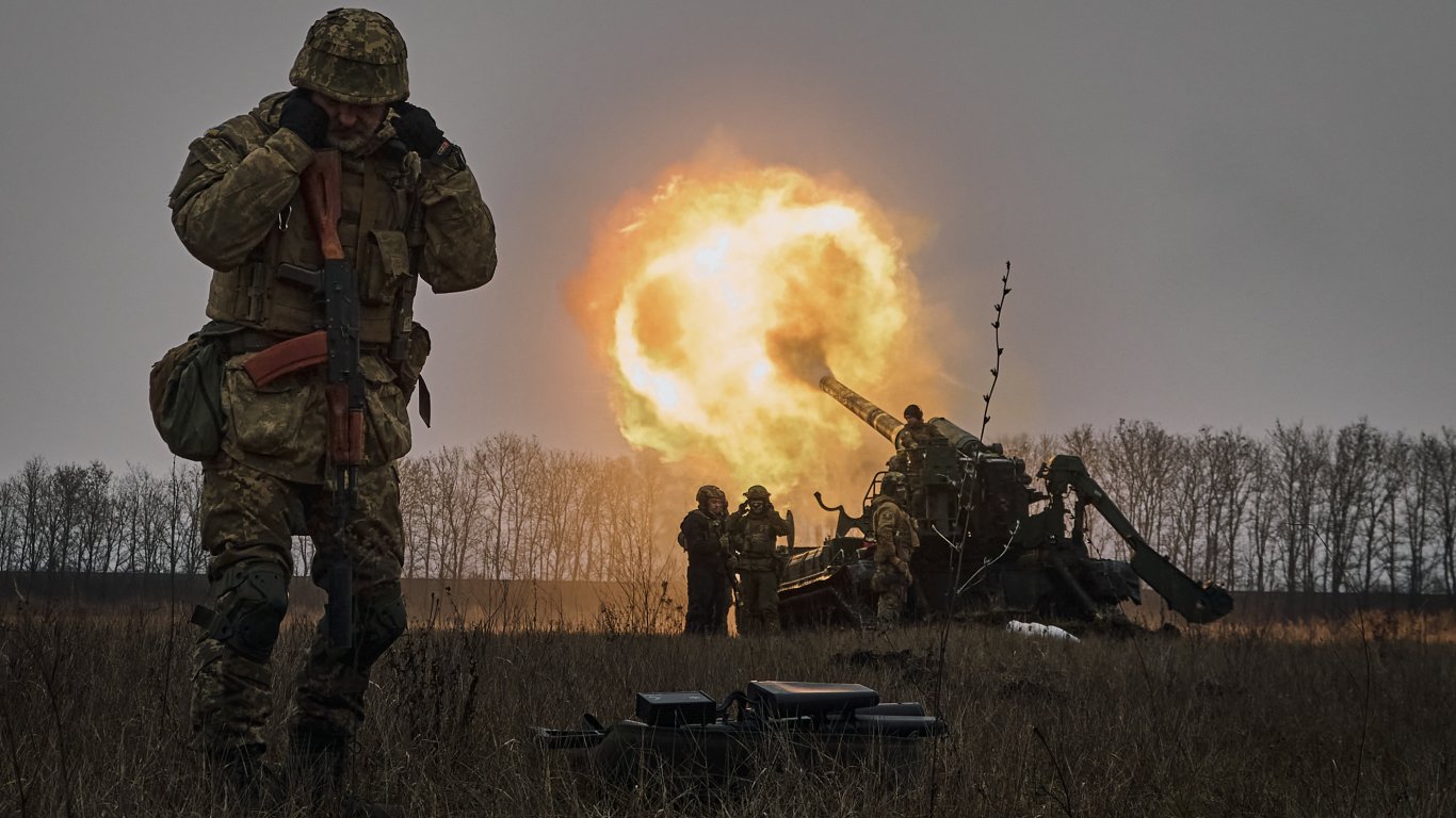 Укринформ: Досега украинската армия е унищожила над 102 000 руски войници 