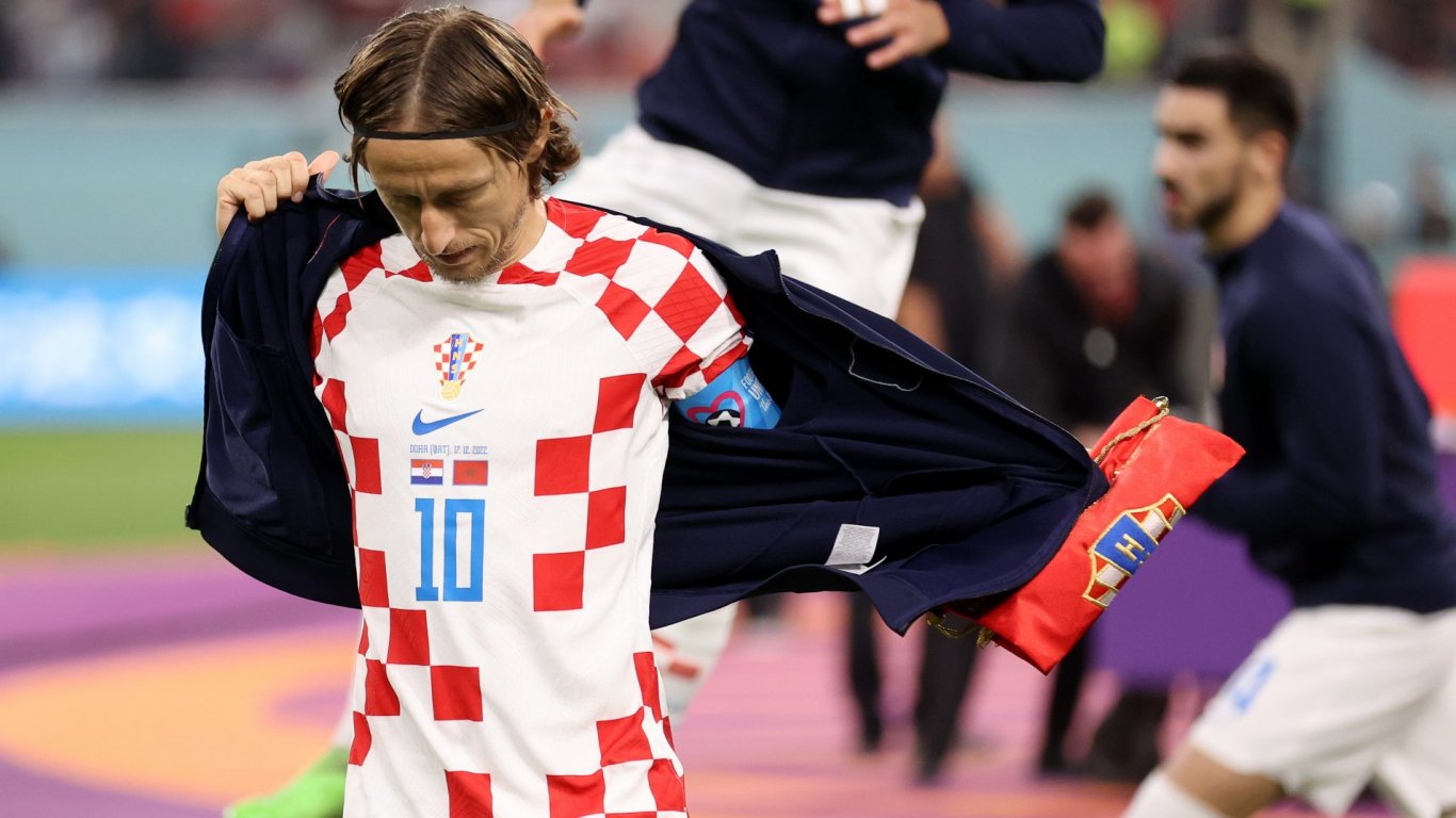 Модрич ще играе за Хърватия поне още малко