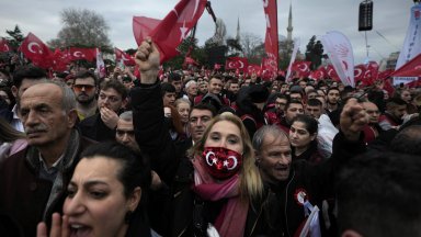 Турският президент Реджеп Тайип Ердоган отхвърли днес критиките че правителството