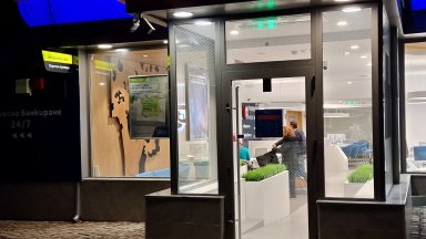 В Сливен е задържан криминално проявен счупил стъклопакет на банков