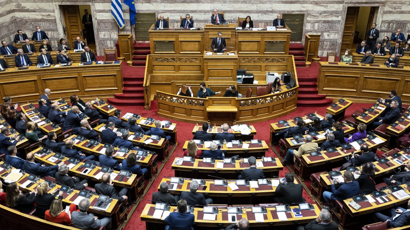 Гърция прие първия от 13 г. бюджет извън надзора на кредиторите