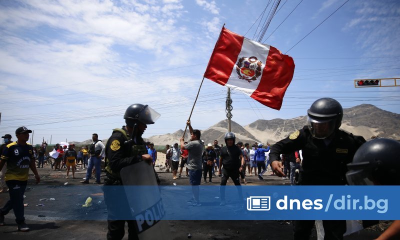 Около 200 от туристите, блокирани в прочутия перуански археологически комплекс