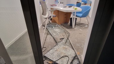 Разминават се версиите на свидетел и на директора на банковия