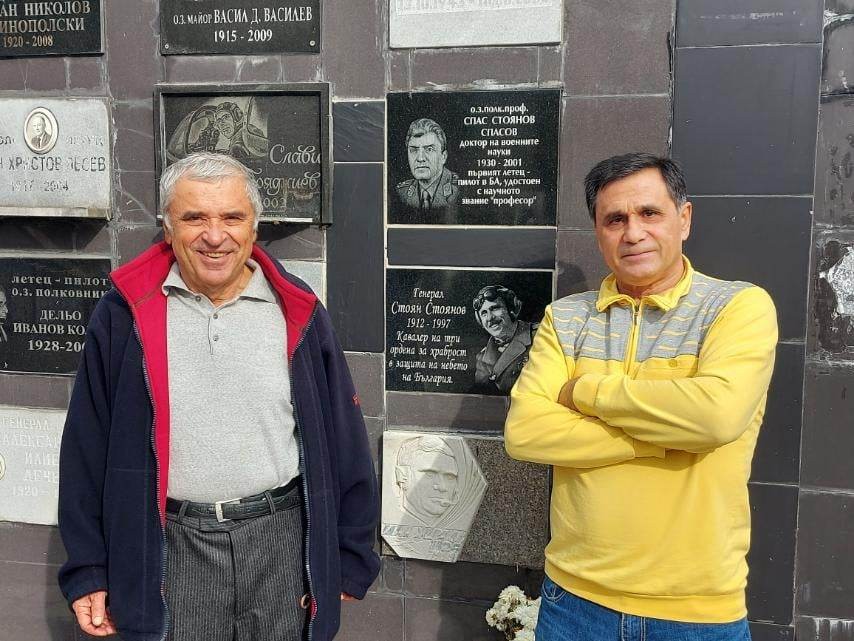Синът на ген. Стоян Стоянов (вляво) е сред учредителите на асоциацията, заедно с Орлин Георгиев 