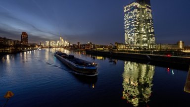 Нидерландия забрани на речните кораби да изпускат токсични изпарения