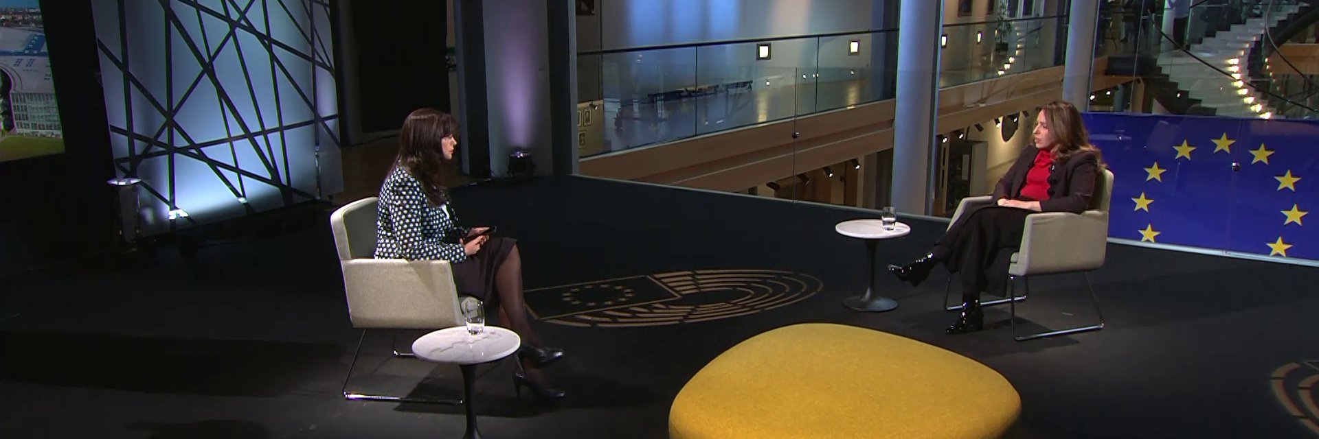 Съпругата на Джулиан Асанж: САЩ го съдят за публикации, за които ЕП го номинира за награда