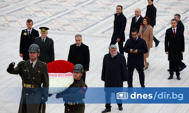 Председателят на парламента Вежди Рашидов поднесе венец в Анкара в