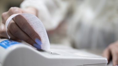 Данъчни служители от звеното за фискален контрол в Националната агенция