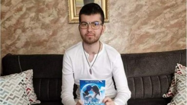 Най-младият български писател Иво Христов представя 10-ата си книга и се нуждае от нас