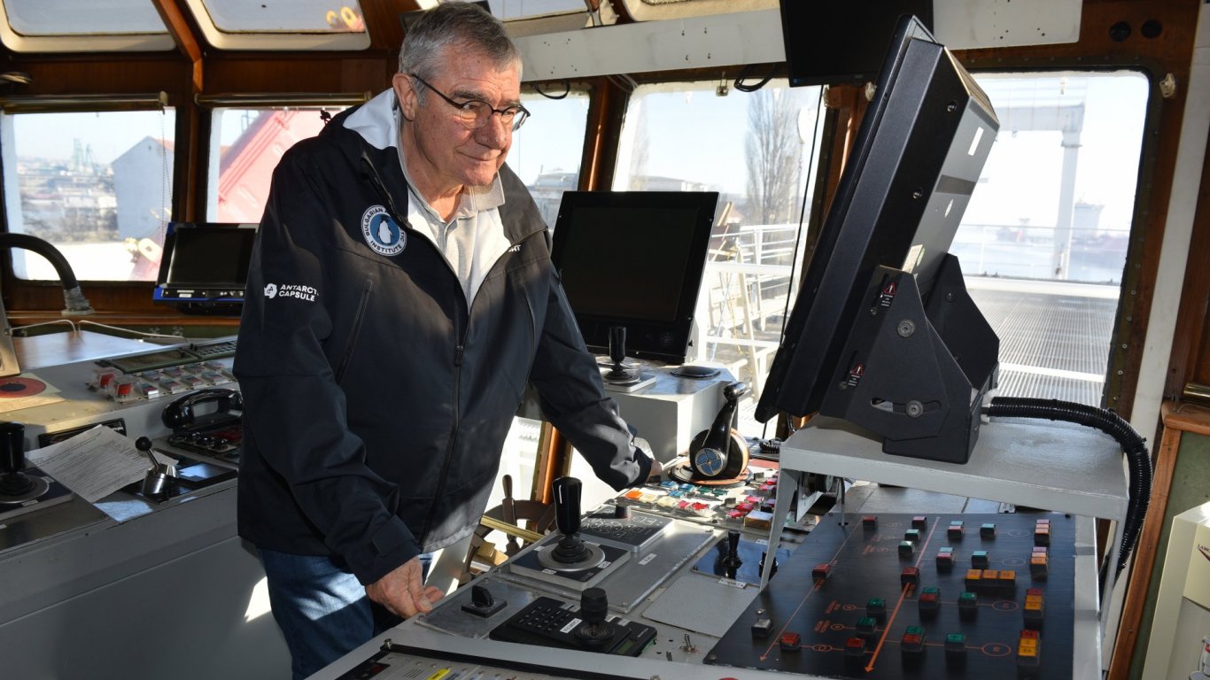 Българският научно-изследователски кораб отплава за Антарктида на 27 декември