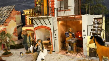 Дванайсетметров макет на Витлеем и на Рождественската пещера посреща миряните