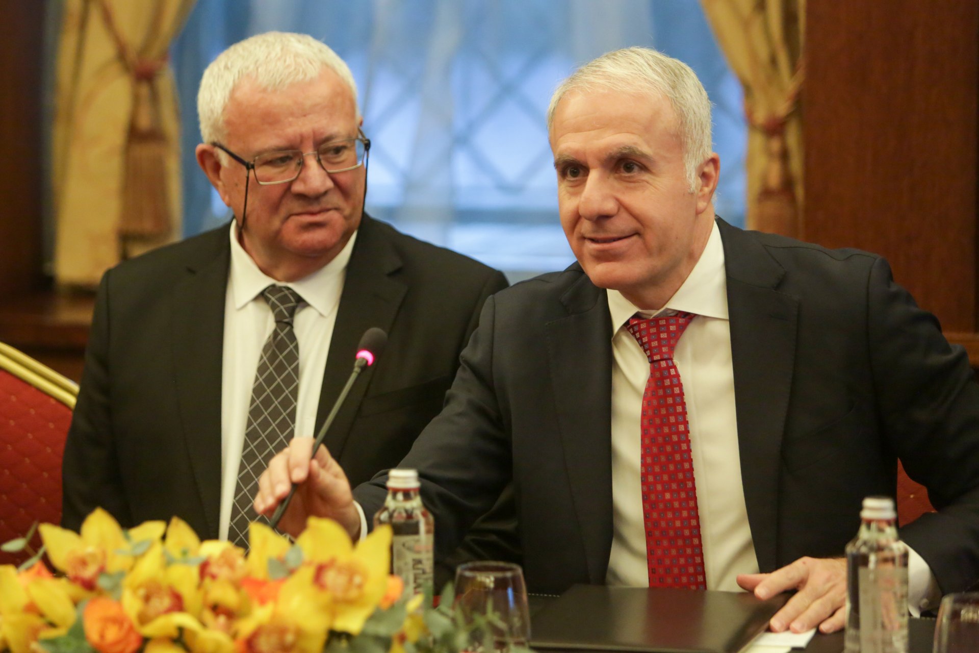 еорги Кирков (вляво) – изпълнителен директор на АЕЦ „Козлодуй”, и Азиз Даг (вдясно) – управляващ директор на Уестингхаус Електрик Швеция