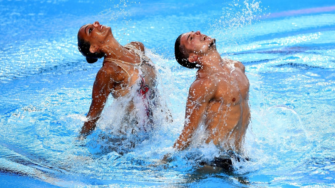 Светът се променя: Париж 2024 дава път на мъжете в олимпийското синхронно плуване