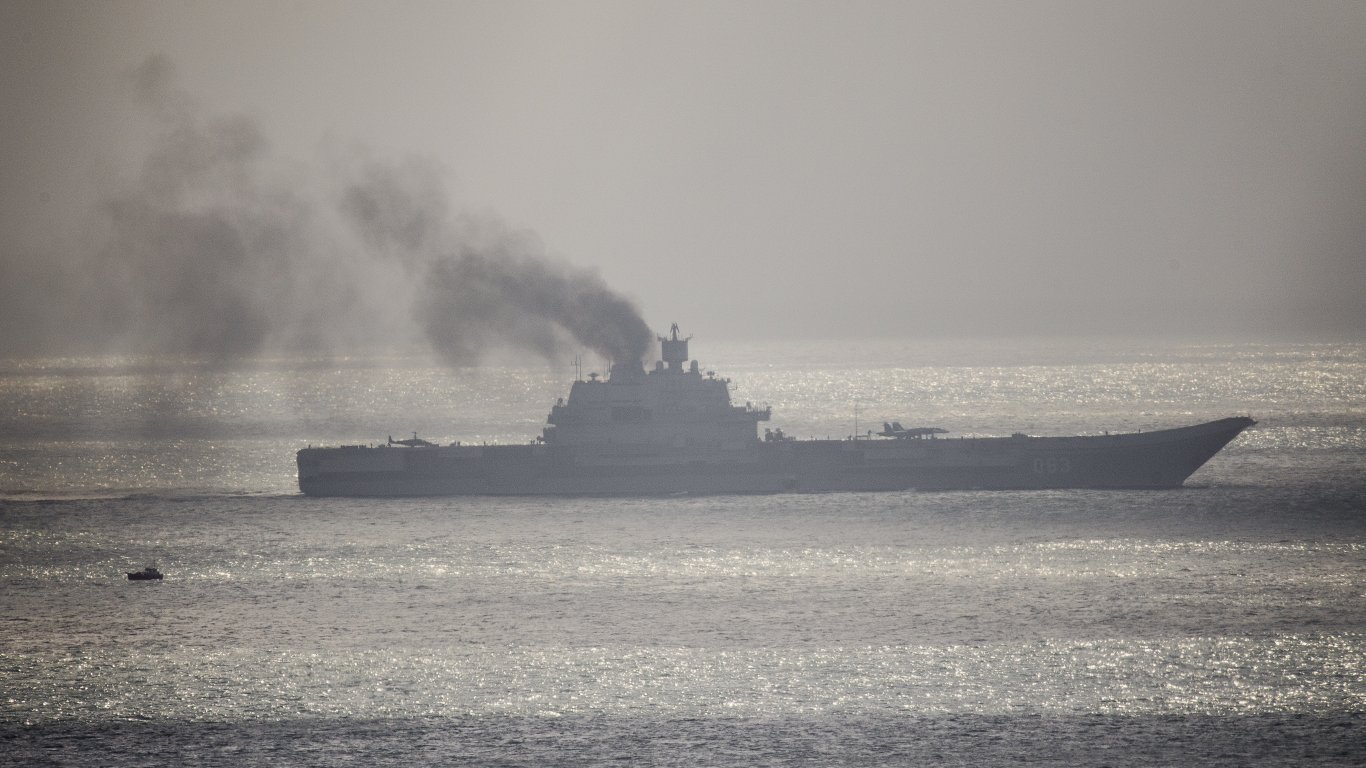 Пожар избухна на борда на единствения руски самолетоносач