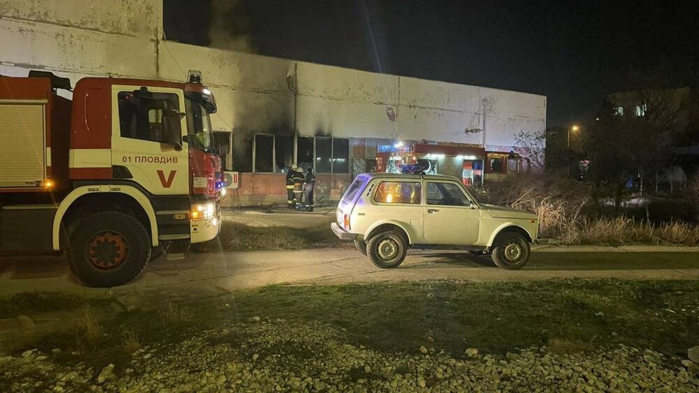 Пожар унищожи помещение на гара Разпределителна в Пловдив