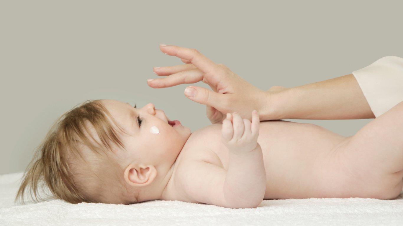 Как да се грижим правилно за бебешката кожа? 