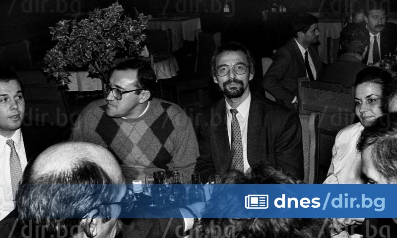 Илия Павлов на масата на ДПС до Мичковски, Доган, Палчев и Шерифе ...