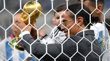 ФИФА разследва как Бея на солта влезе на терена и вдигна световната купа
