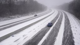 Полярен студ скова САЩ и създаде транспортен хаос точно преди Коледа