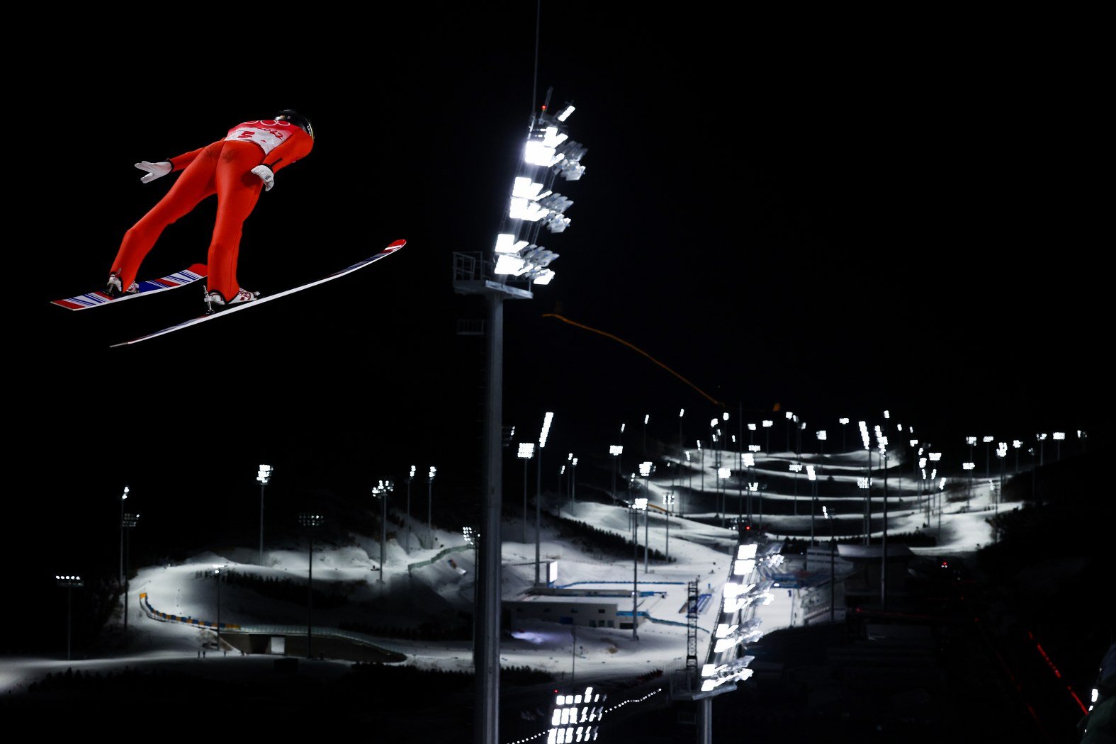 Доминик Питър на фона на един от най-красивите кадри на Олимпиадата в Пекин
