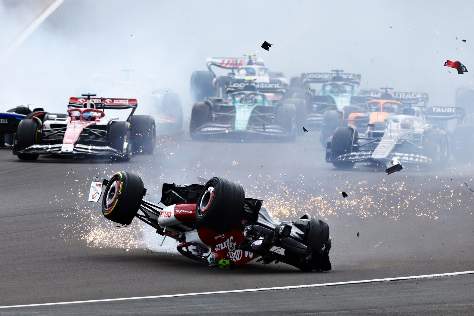 Гуан Джоу беше част от най-страховитата катастрофа във Формула 1 за годината