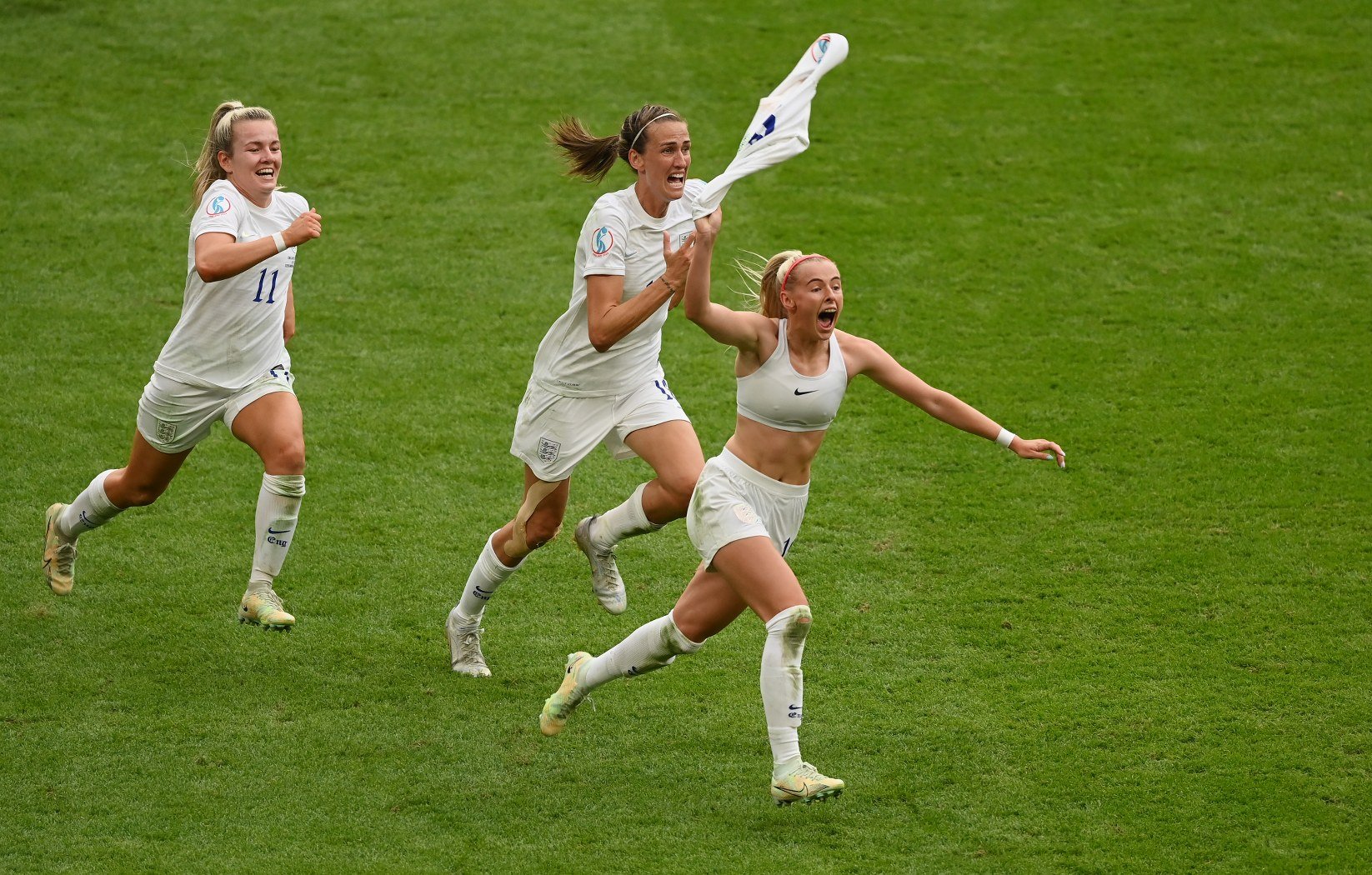 Англия триумфира на Евро 2022 след финал срещу големия съперник Германия