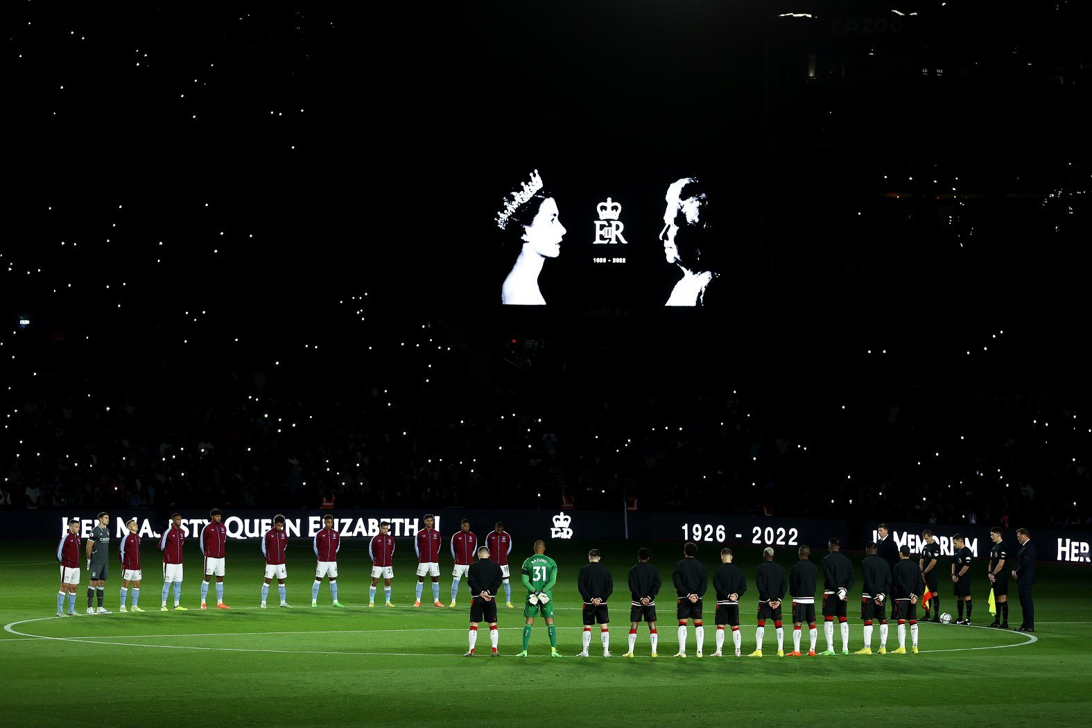 Фенове и футболисти във Великобритания отдадоха почит на починалата кралица Елизабет II
