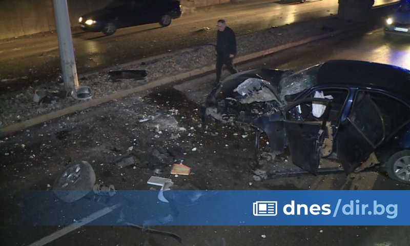 Младеж на 20 години пострада леко при зрелищна катастрофа на