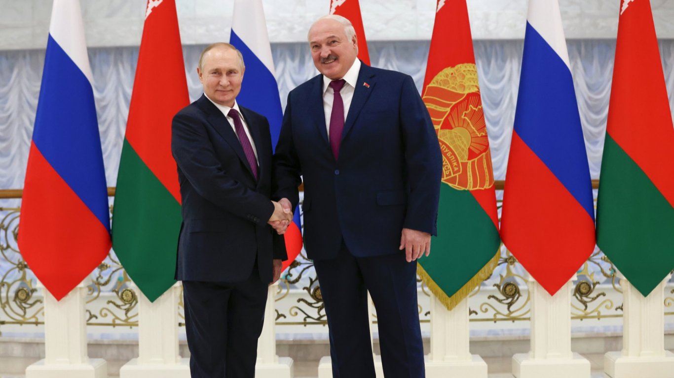 Роскосмос подкани Лукашенко да полети към руската орбитална станция