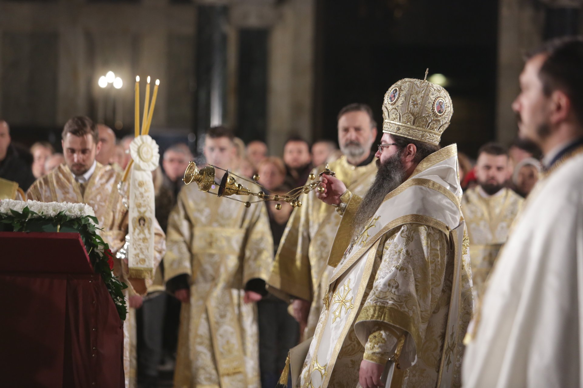 Празничното богослужение за Бъдни вечер се проведе в патриаршеската катедрала "Св. Александър Невски" и беше водено от Мелнишки епископ Герасим