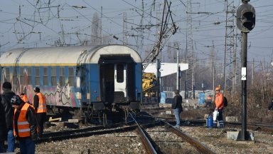 Пътнически влак и маневрен локомотив се удариха на Централна гара в София, 4-ма са в болница