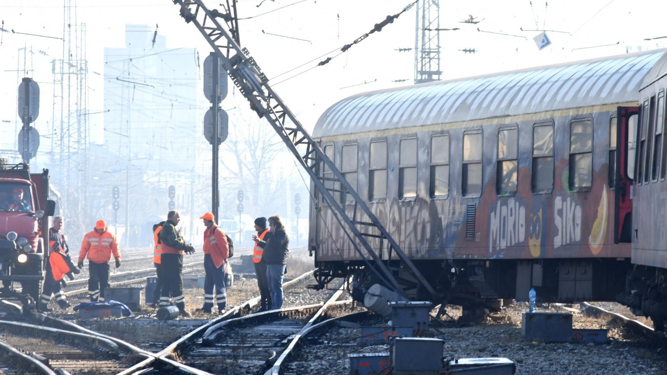 След инцидента на Централна гара в София: 180 отменени, закъснели и отклонени композиции