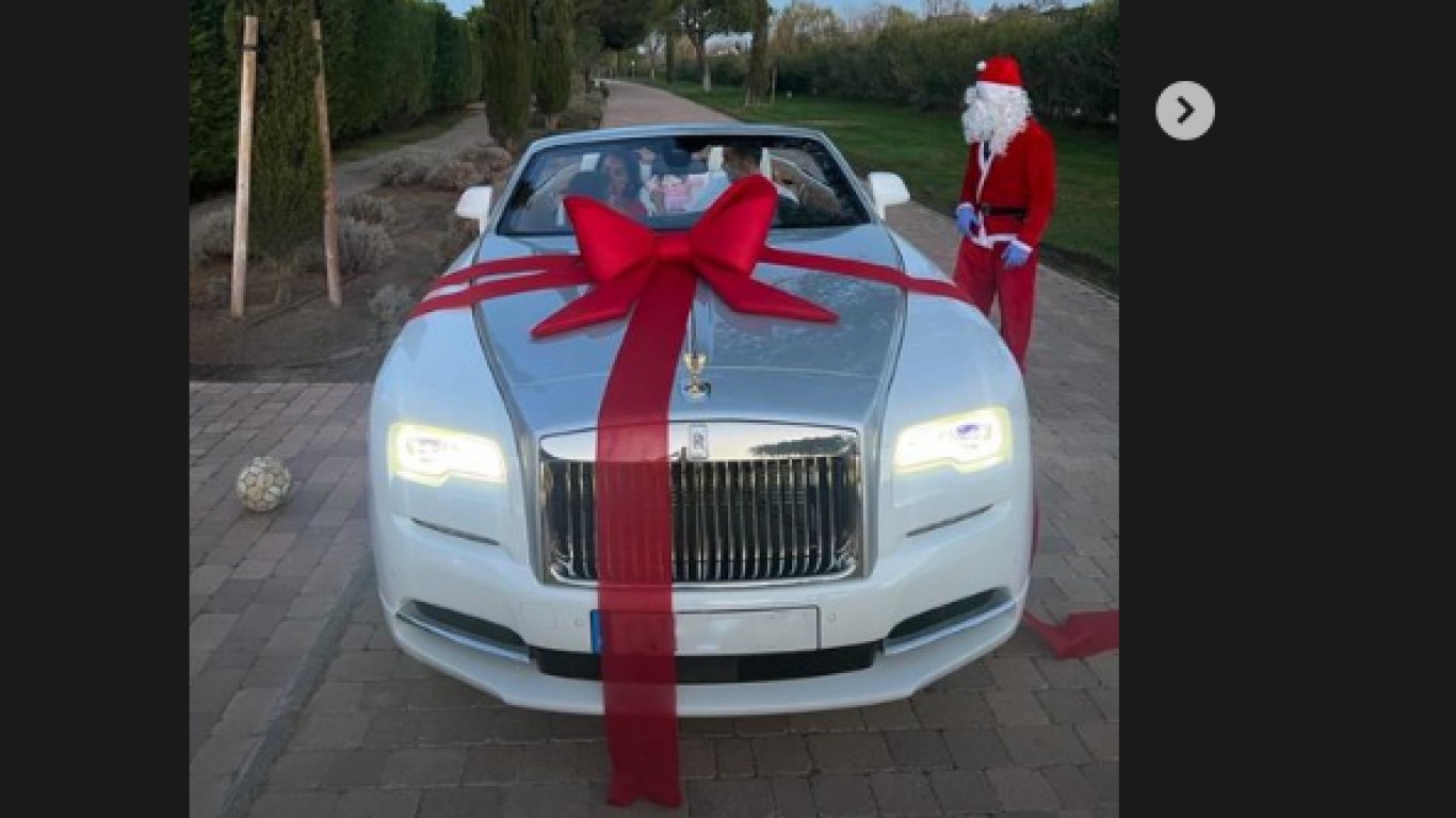 Джорджина подари на Кристиано скъп автомобил за Коледа