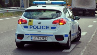 13 мигранти от Афганистан са били открити в лек автомобил