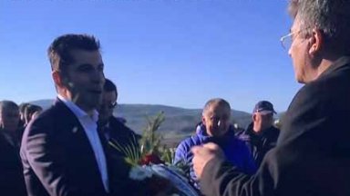 Лидерите на ДПС Мустафа Карадайъ и на Продължаваме промяната