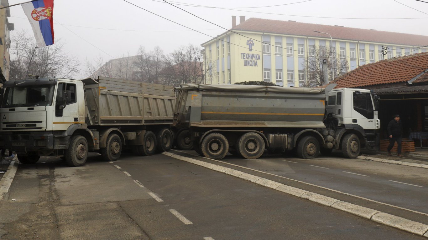 Нови сръбски барикади в Северно Косово на фона на нарастване на напрежението