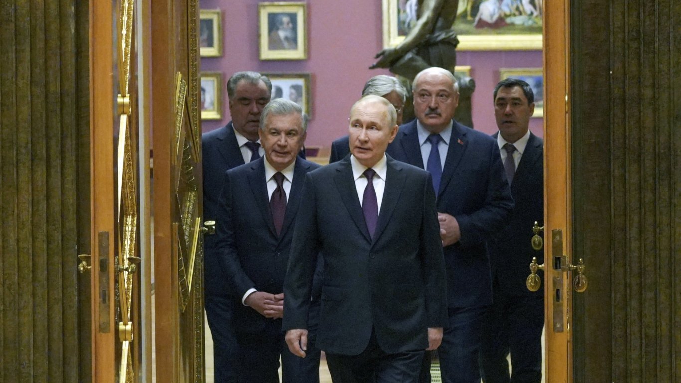 Кремъл подари специални пръстени на лидерите на ОНД